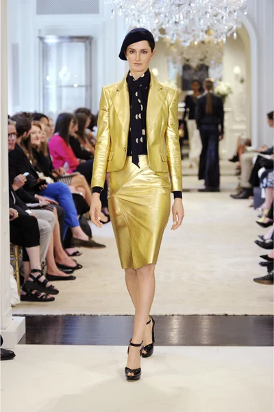 Look 27